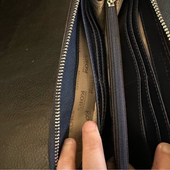 Michael Kors Jet Set Zip Wallet - Picture 8 of 11